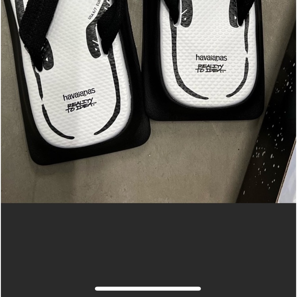 NWT Havaianas with box
